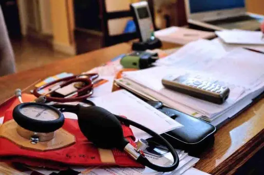 En cas d'apparition ou d'aggravation de symptômes, la moitié des consultations ont alors lieu dans la journée chez le généraliste.