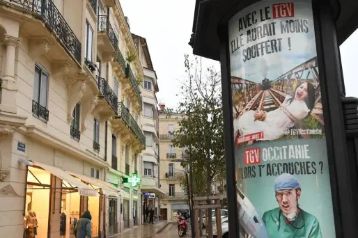 Les affiches en faveur de l'arrivée du TGV à Béziers avaient suscité une large polémique en décembre 2017.