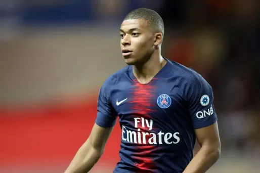 Kylian Mbappé est actuellement à Clairefontaine avec l'équipe de France.