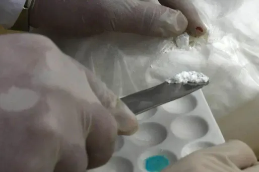 La drogue était dissimulée parmi des cartons de céramiques. (illustration)