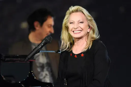 La chanteuse de 69 ans "a subi un traitement de radiothérapie en octobre" qui l'avait déjà contrainte d'annuler plusieurs concerts.