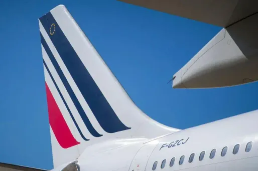 L'aile de l'avion américain a touché la queue de l'avion d'Air France.