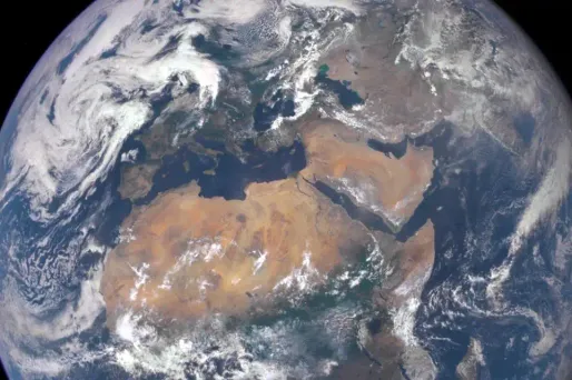 La durée de vie globale a augmenté : elle est passée de 48 à 71 ans en moyenne dans le monde pour les hommes et de 53 à 76 ans pour les femmes.