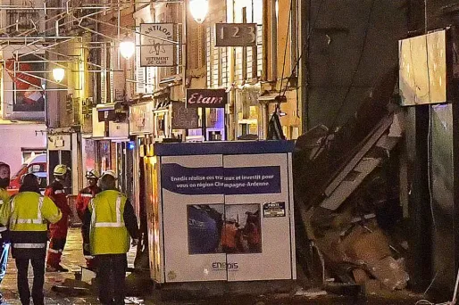 D'après la préfecture, l'immeuble était situé à proximité d'un magasin d'une chaîne de vêtements en travaux.
