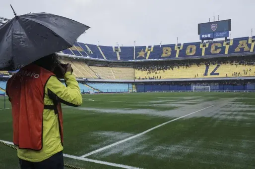 Selon les organisateurs, l'état du terrain ne permettait pas la tenue du match.