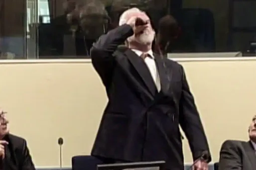 Le 29 novembre 2017, Slobodan Praljak avait avalé le contenu d'une petite fiole remplie de cyanure de potassium, juste après avoir reçu la confirmation de sa condamnation à 20 ans de prison.