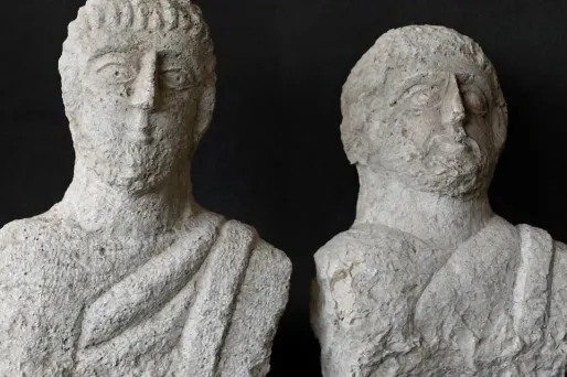 Les sculptures se trouvent dans le nord du parc national de Beit Shean, au milieu des ruines d'une ville romaine et byzantine.