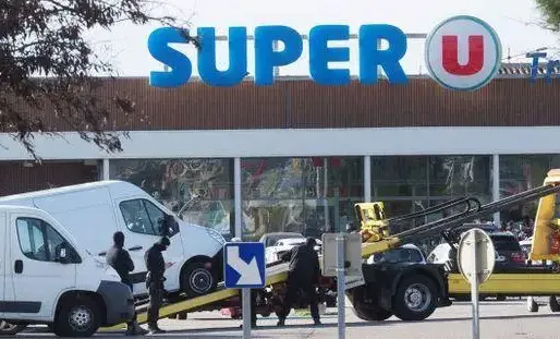 Le 23 mars, Radouane Lakdim a tiré sur des policiers devant leur caserne avant d'entrer dans un supermarché Super U à Trèbes où il avait tué trois personnes.