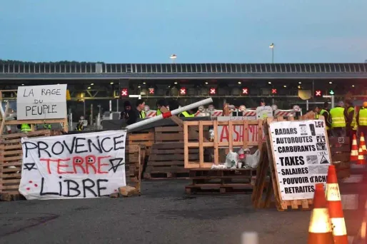 Des barricades avaient été dressées puis enflammées et la gare de péage saccagée. (Photo d'illustration)