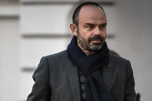 Le Premier ministre regrette de constater qu'"au fur et à mesure qu'il dure, ce mouvement des 'gilets jaunes' se traduit par une radicalisation d'une grande violence".