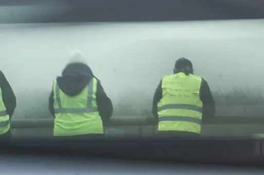 Ces six personnes ont été placées en garde à vue pour "entrave à la circulation, destruction de biens et mise en danger délibérée de la vie d'autrui". (Illustration)