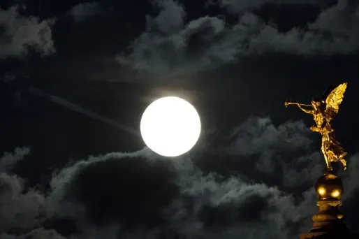 La pleine lune sera accompagnée d'une pluie d'étoiles filantes dans la nuit de vendredi à samedi.
