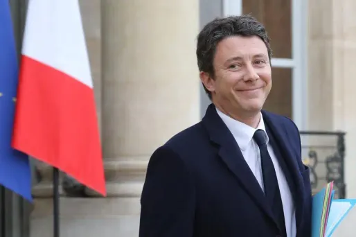 Les heures supplémentaires défiscalisées et désocialisées concernent à la fois "les salariés du public et du privé", a précisé Benjamin Griveaux.