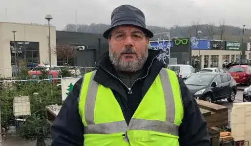 "Gilets jaunes" : Bernard, retraité, craint que le mouvement ne "parte en sucette"