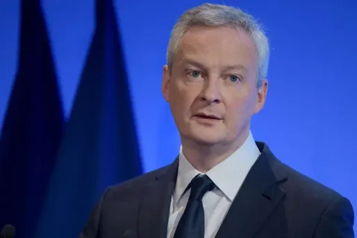 Bruno Le Maire a assuré que le cap de la réduction de la dette serait maintenu malgré les mesures annoncées par Édouard Philippe.