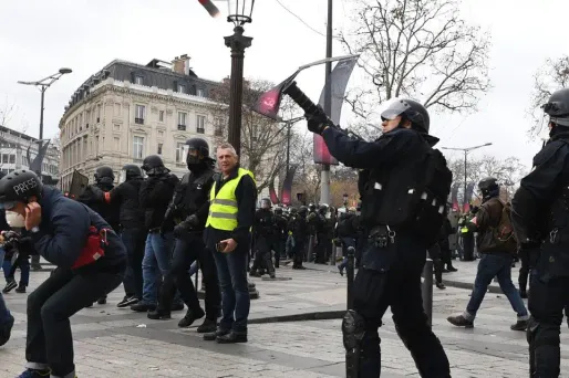 Des syndicats de journalistes ont critiqué les forces de l'ordre.