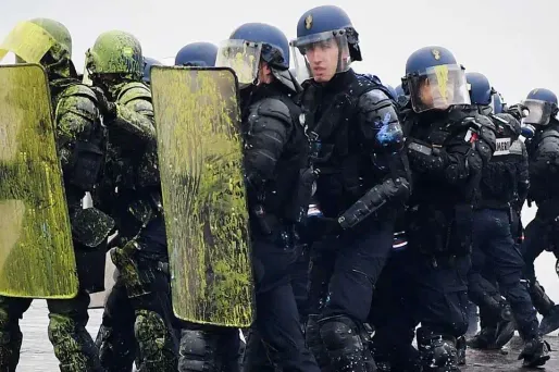Les représentants de policiers demandent à être reçus à l'Élysée pour exposer la "gravité de la situation".
