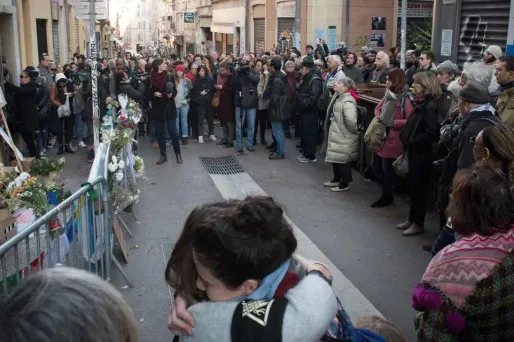 Quelque 150 personnes étaient réunies, dans l'émotion, mercredi, rue d'Aubagne.
