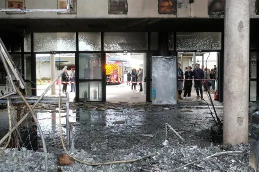 Le hall d'entrée d'un lycée de Blagnac a été endommagé par un incendie.