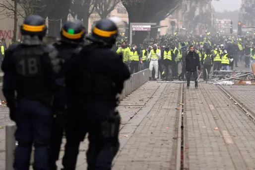 De nombreux débordements ont émaillé la manifestation bordelaise des "gilets jaunes", samedi.