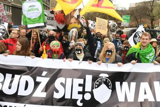 La police a estimé le nombre de participants à plus d'un millier.