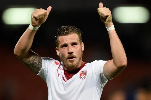 Sertic, 27 ans, capable d'évoluer en défense central et au milieu de terrain, a été formé aux Girondins où il est arrivé en 2005.