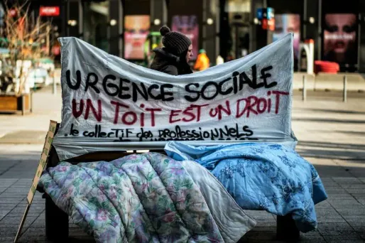 Le Samu de Lyon était en grève jeudi pour demander plus de places d'hébergement.