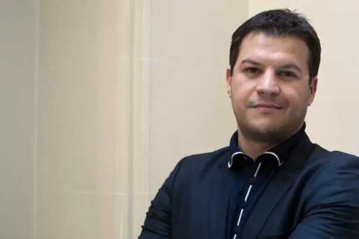 C'est la sixième année consécutive que Guillaume Musso, 41 ans, caracole en tête des ventes.