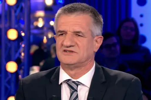 Jean Lassalle reproche à la production de l'émission d’avoir coupé au montage ses propositions concrètes.