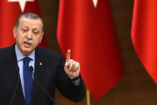 Le Parlement turc approuve le renforcement des pouvoirs d'Erdogan