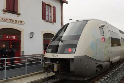 Que ce soit pour les automobilistes ou les usagers du train, il est parfois difficile de se rendre à un entretien d'embauche ou à une formation. Image d'illustration.