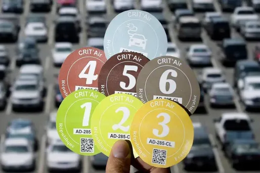 Pour la première fois lundi matin, les vignettes Crit'Air rentraient en ligne de compte concernant les restrictions de circulation dans Paris.