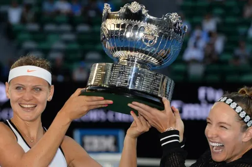 Lucie Safarova et Bettanie Mattek-Sands, open d'australie 2017 dames crédit : GREG WOOD / AFP - 1280