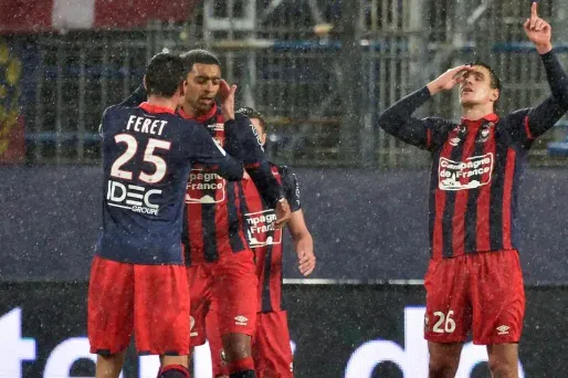 Des membres de la direction des clubs de Caen et Nîmes sont soupçonnés d'avoir arrangé des matches en 2014.