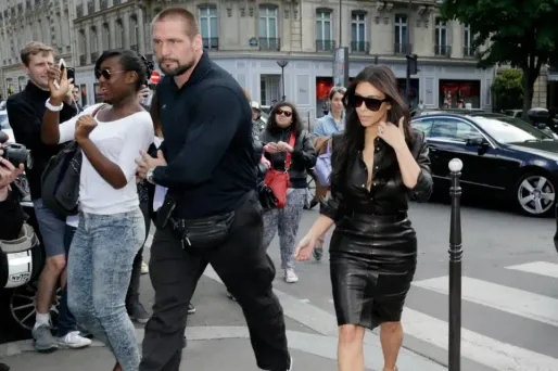 Trois mois après le braquage de Kim Kardashian, six suspects vont être présentés à un juge