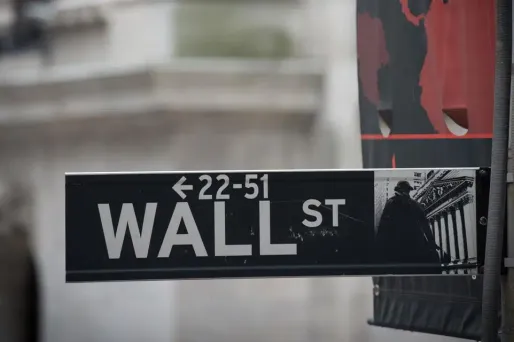 Le Dow Jones a gagné 64,51 points à 19.963,80 points et le Nasdaq 33,12 points à 5.521,06 points.