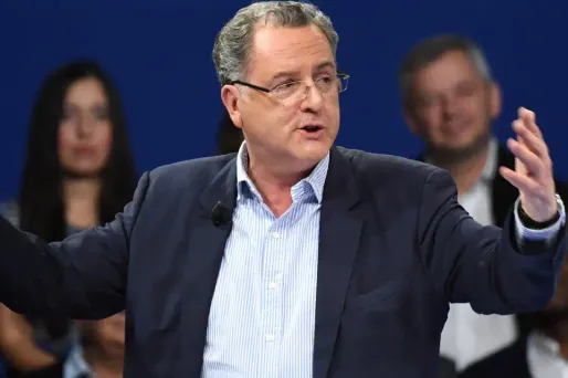 Richard Ferrand à la tribune lors d'un meeting du mouvement "En Marche !"