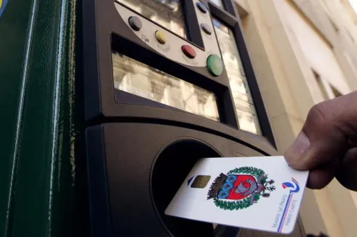 À Paris, la fraude est estimée à 90% sur les quelque 150.000 places de parcmètres.