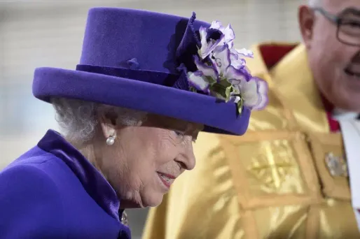 Le palais royal a indiqué dimanche dans un communiqué que la reine ne "se sentait pas encore prête" pour se rendre à l'église.