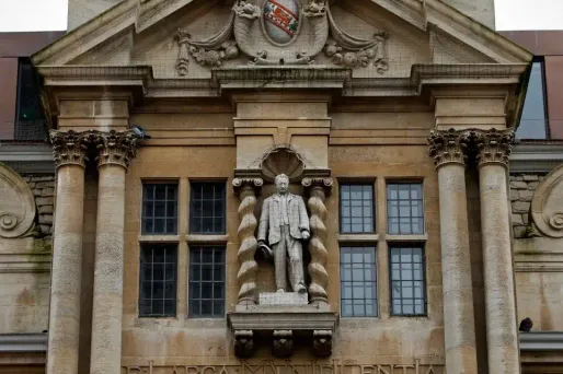 L'université d'Oxford pourrait ouvrir une antenne à Paris en raison du Brexit.