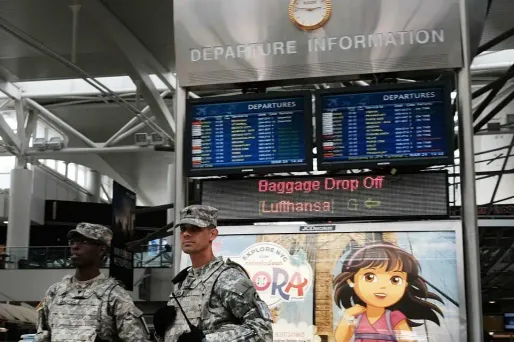 Le douanier qui a retenu Henry Rousso était "inexpérimenté"