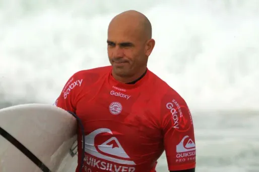 Kelly Slater prône l'abattage des requins pour empêcher les attaques mortelles au large de La Réunion.