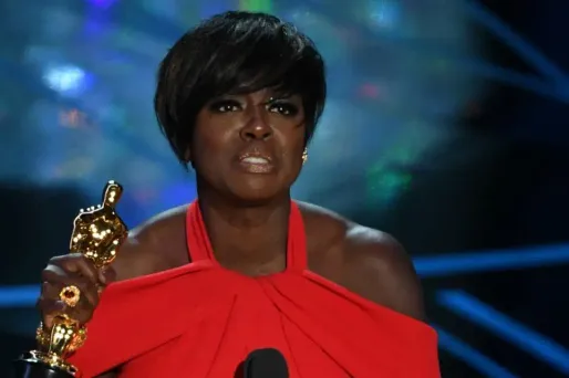 L'actrice était ému aux larmes lorsqu'elle a reçu son prix.