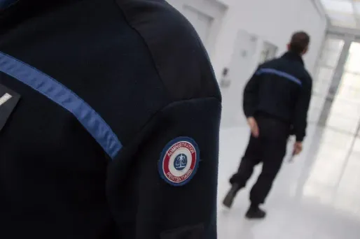 Le détenu a effectué toutes les formalités de levée d'écrou avant de quitter la prison.