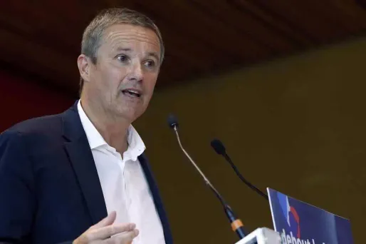 Interrogé sur Radio J, Nicolas Dupont-Aignan estime que les dirigeants français doivent arrêter avec "la politique de l'autruche".