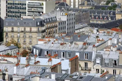 Les habitants de Melrand ont eu le "privilège" d'avoir un panneau "Paris" à l'entrée de leur commune. Mais ni tour Eiffel ni toits de Paris ne se sont délocalisés.
