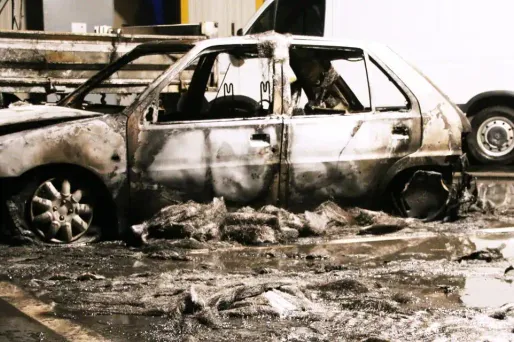 voiture, calcinée, compiègne, 2016 crédit : JULIEN BARBARE / AFP - 1280