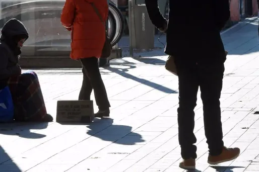 Selon l'Insee, 8,8 millions de personnes vivent sous le seuil de pauvreté, fixé à 1.008 euros par mois.