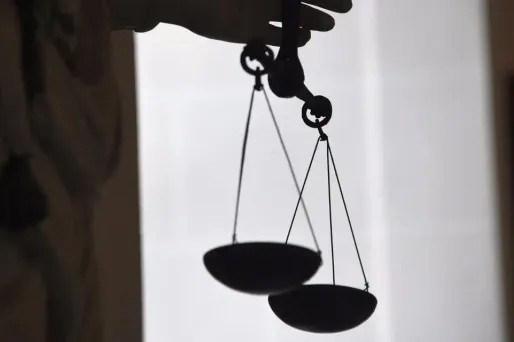 Les six suspects ont été mis en examen.