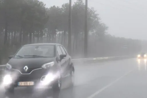 pluie, route, voiture crédit : GEORGES GOBET / AFP - 1280